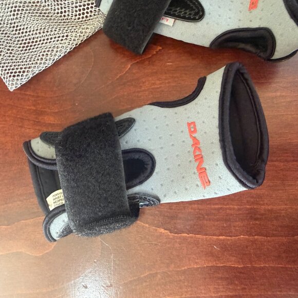 DAKINE Snowboard & Ski Protection Wrist Guards Size Small - Picture 3 of 8